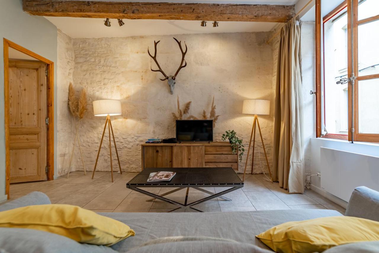 L'Elegance De La Pierre Au Pied De La Maison Carree - Une Nuit A Nimes Exterior photo